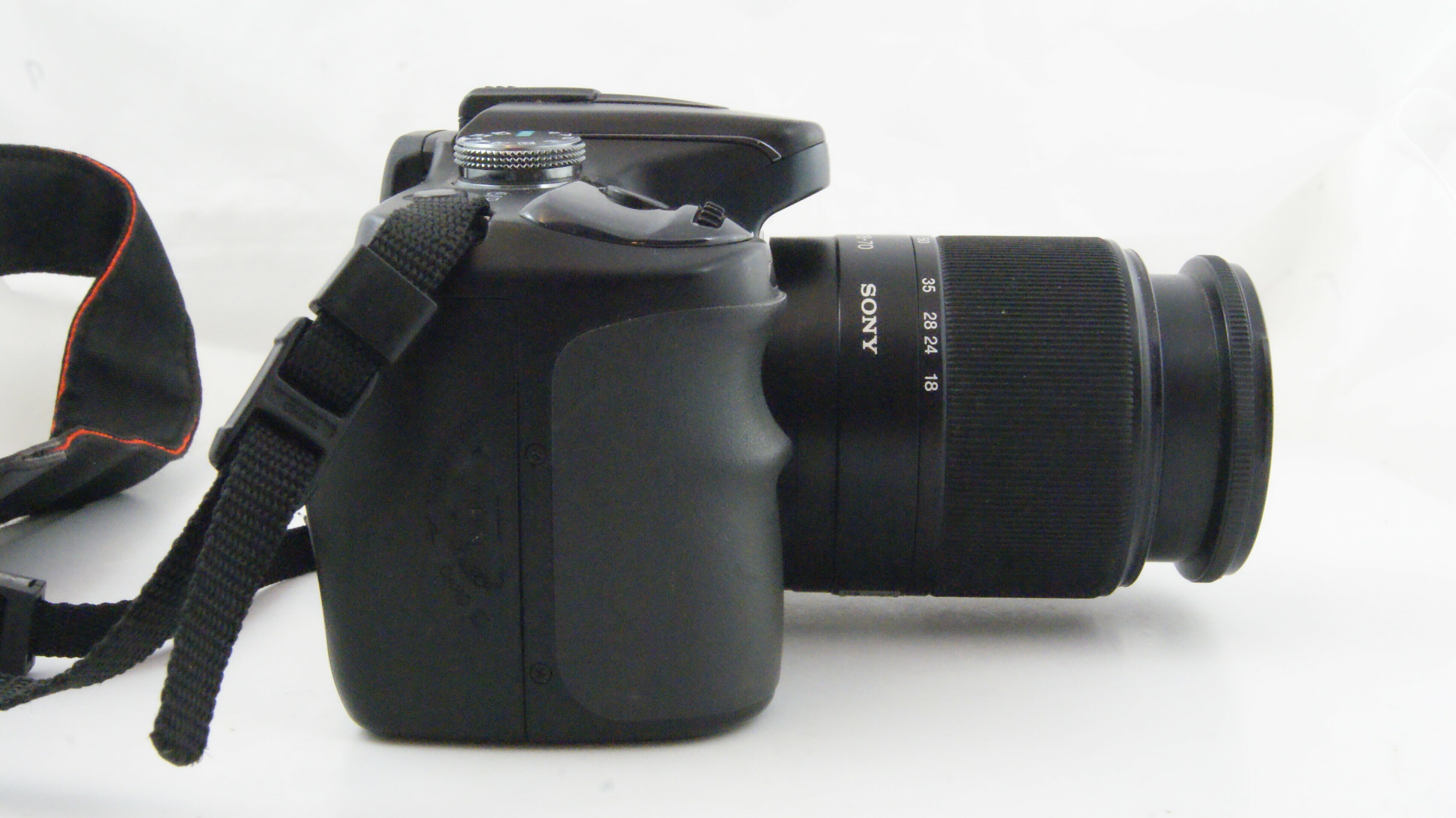 aparat-sony-alpha-100-uszkodzony-obiektyw-lad-w-zestawie-korpus-obiektyw