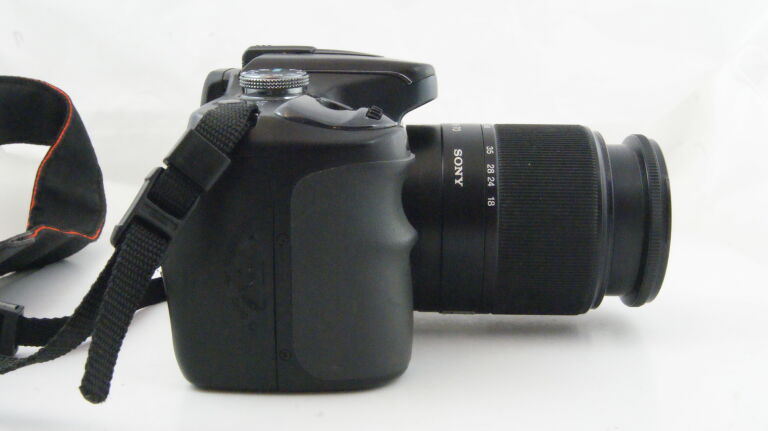 aparat-sony-alpha-100-uszkodzony-obiektyw-lad-w-zestawie-korpus-obiektyw