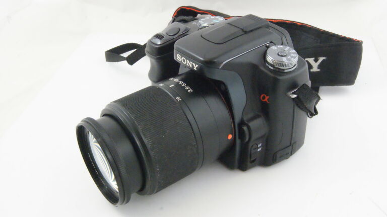 aparat-sony-alpha-100-uszkodzony-obiektyw-lad-model-alpha-100