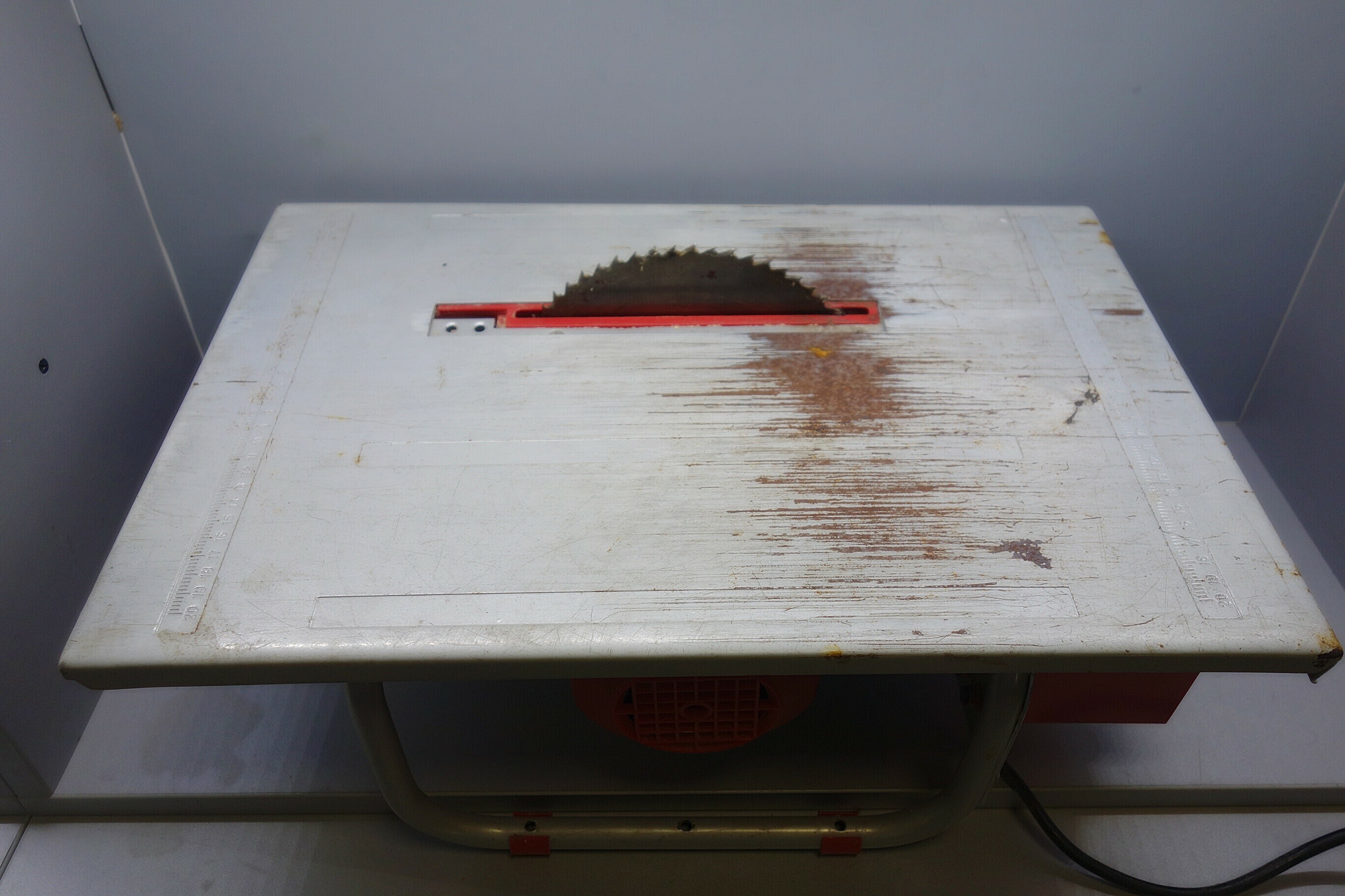 pila-stolowa-warto-sredzka-28-wroclaw