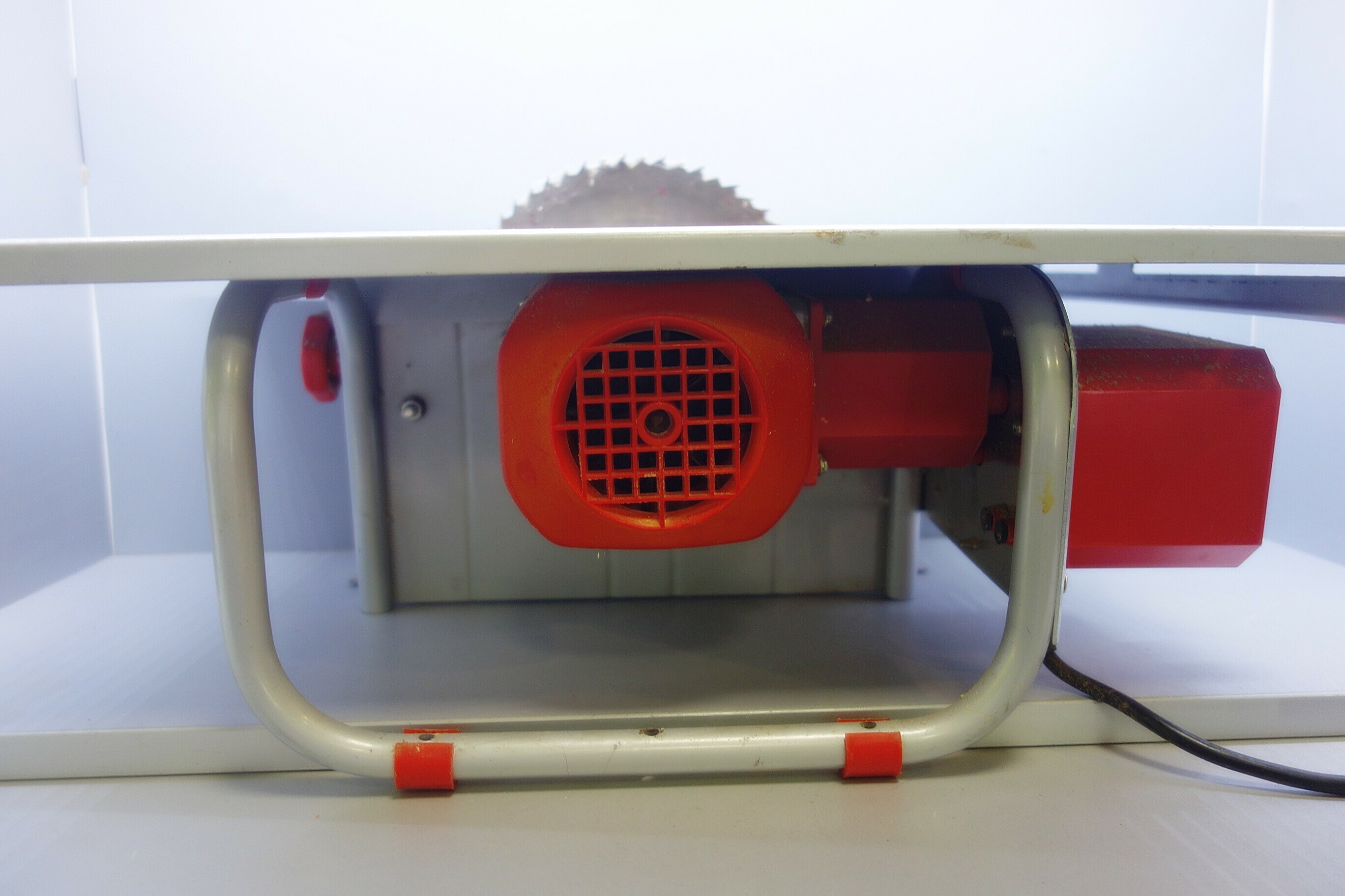 pila-stolowa-warto-stan-uzywany