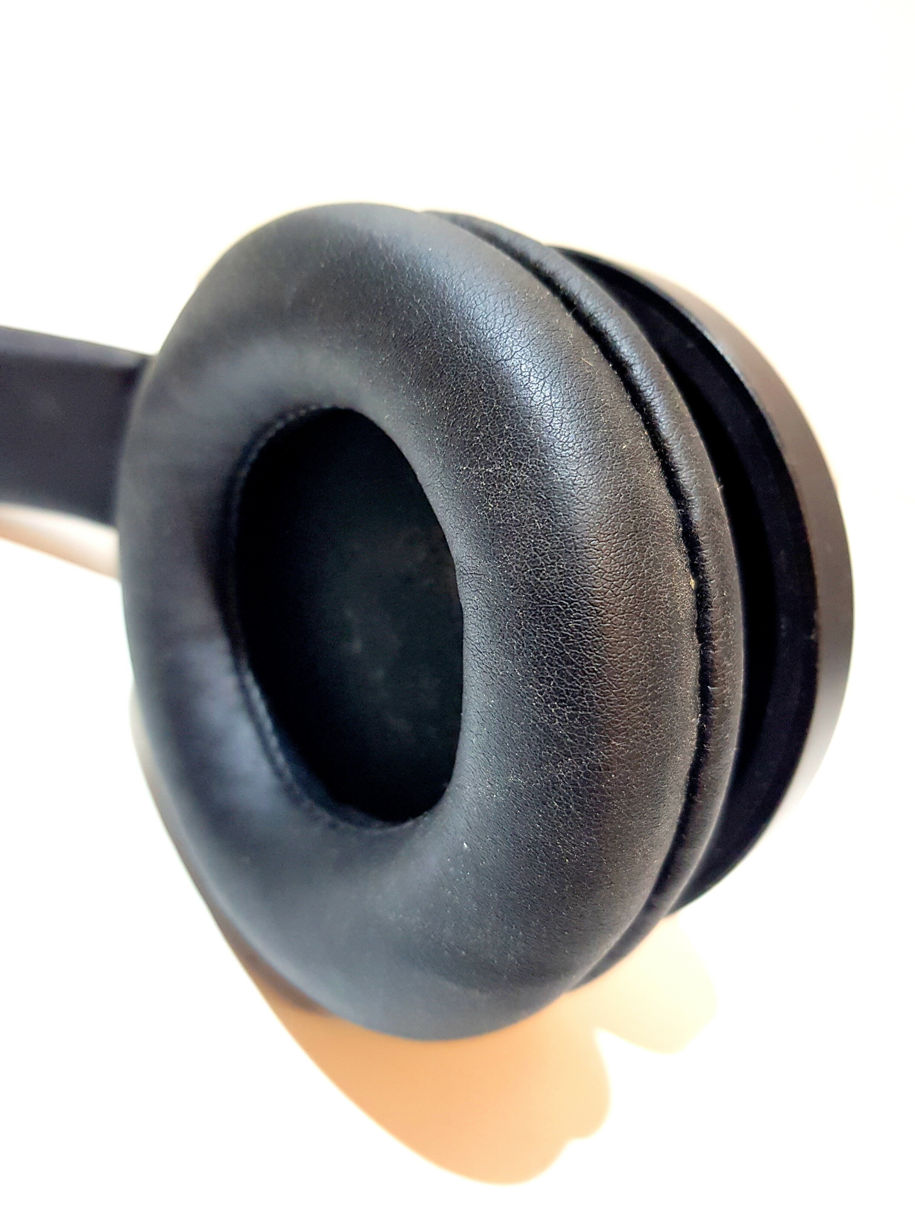 sluchawki-dla-gracza-razer-kraken-essential-rodzaj-sluchawek-nauszne