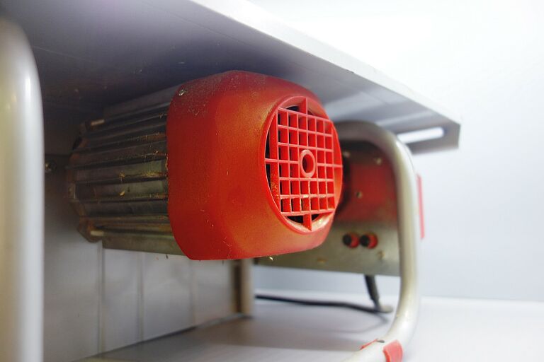 pila-stolowa-warto-sredzka-28-wroclaw