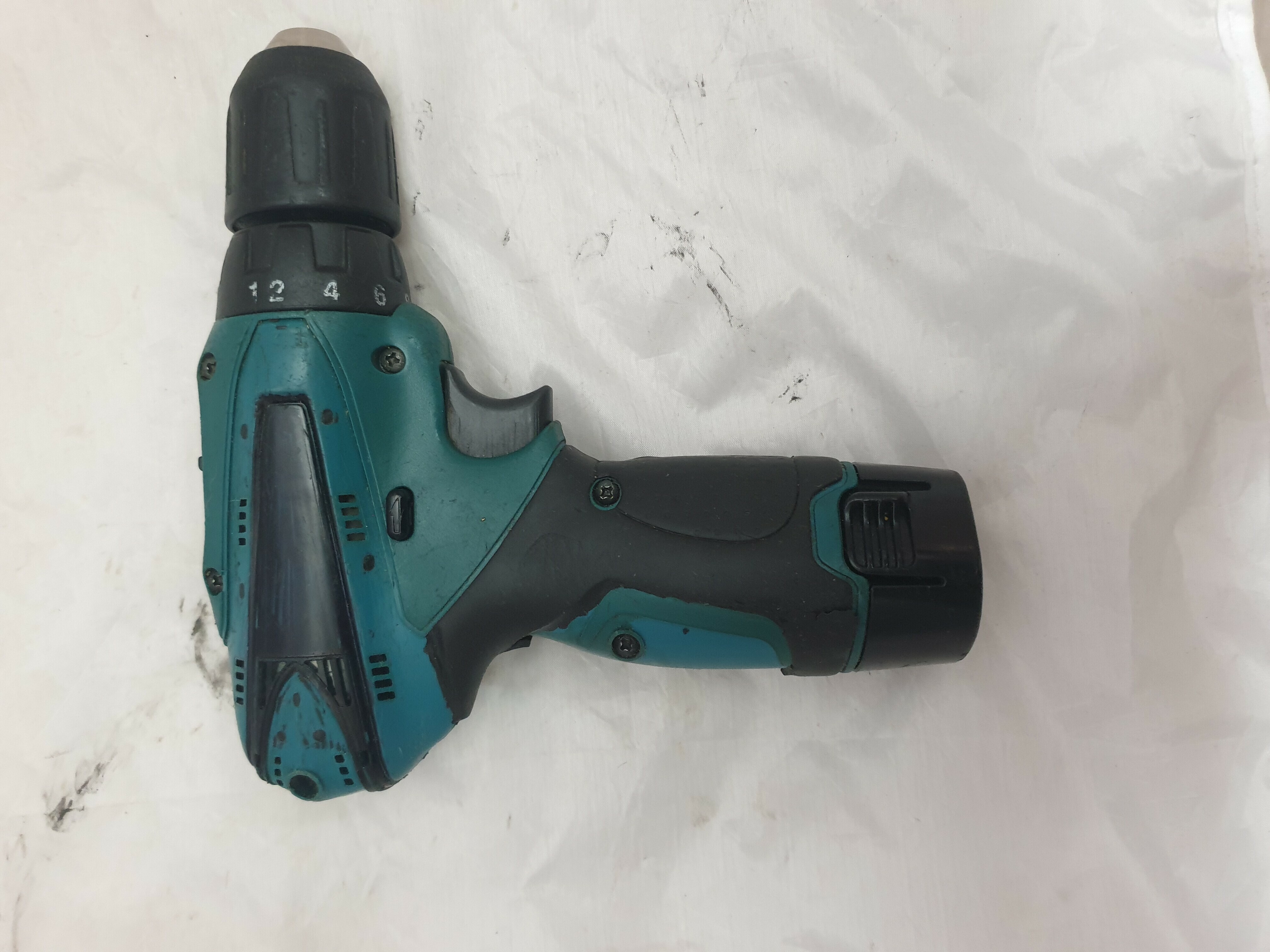 wkretarka-makita-108v-2alulad-bez-tabliczek-napiecie-v-108-v