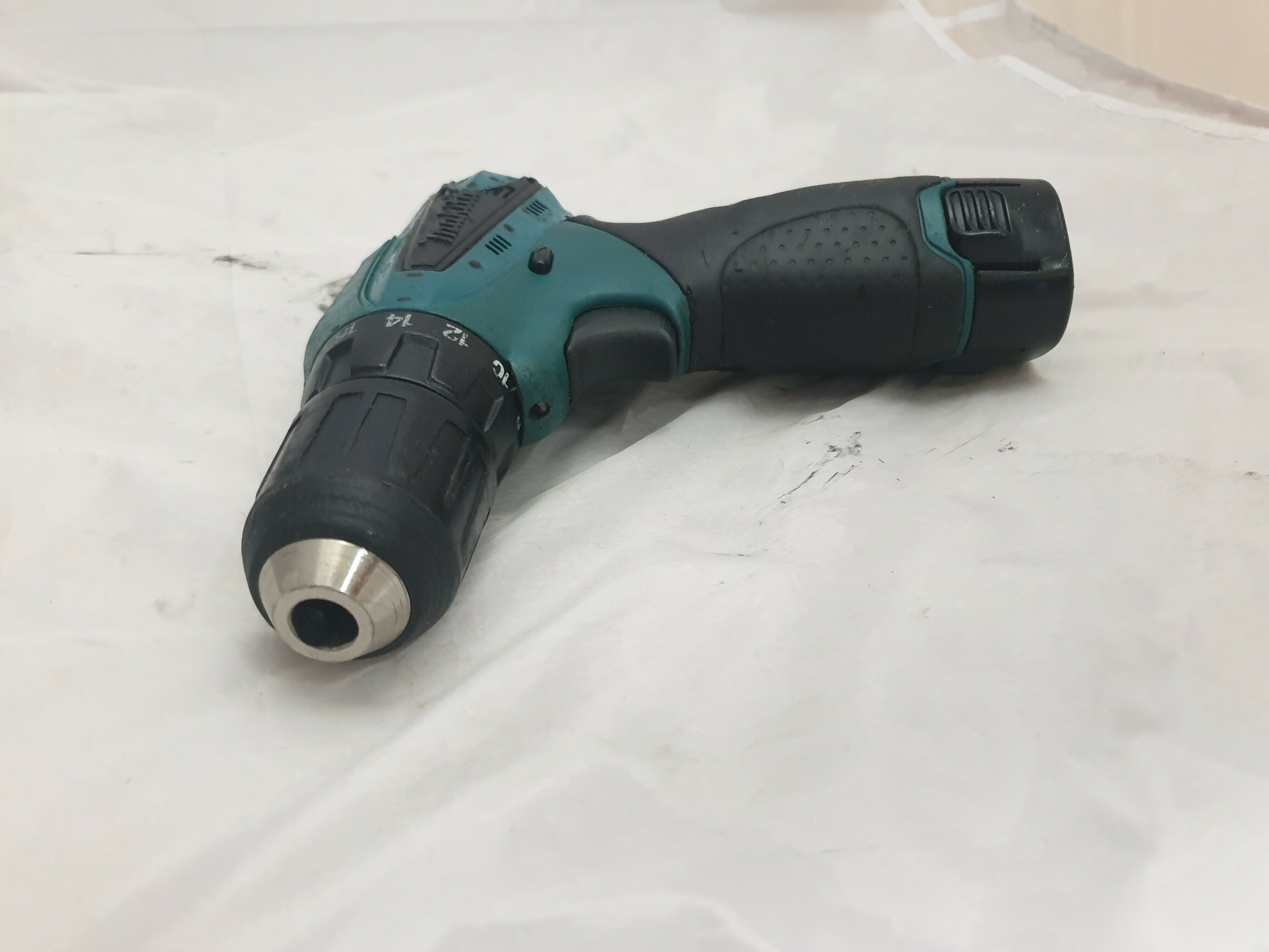 wkretarka-makita-108v-2alulad-bez-tabliczek-zasilanie-akumulatorowe