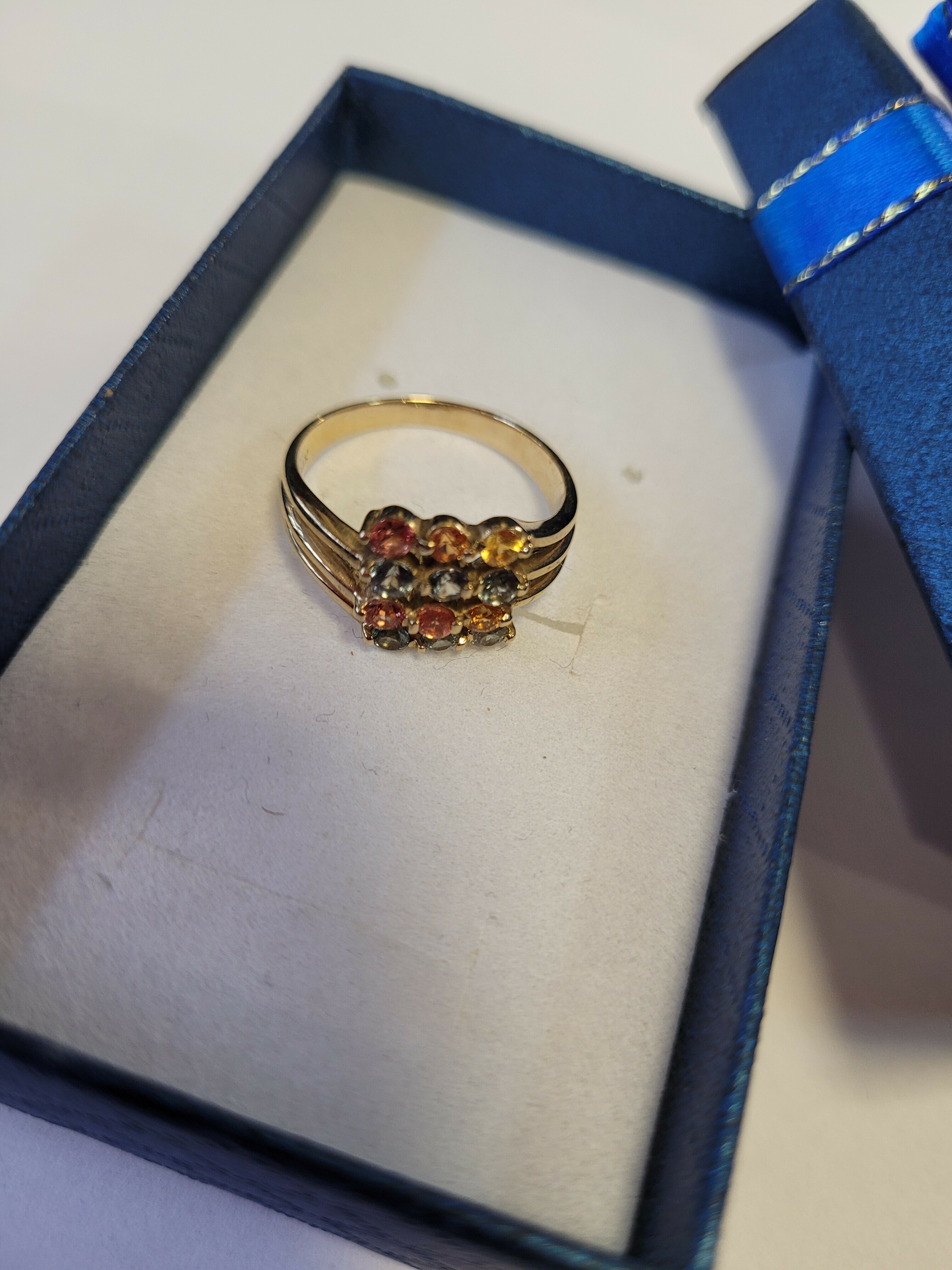 pierscionek-zloty-kolorowy-stan-uzywany