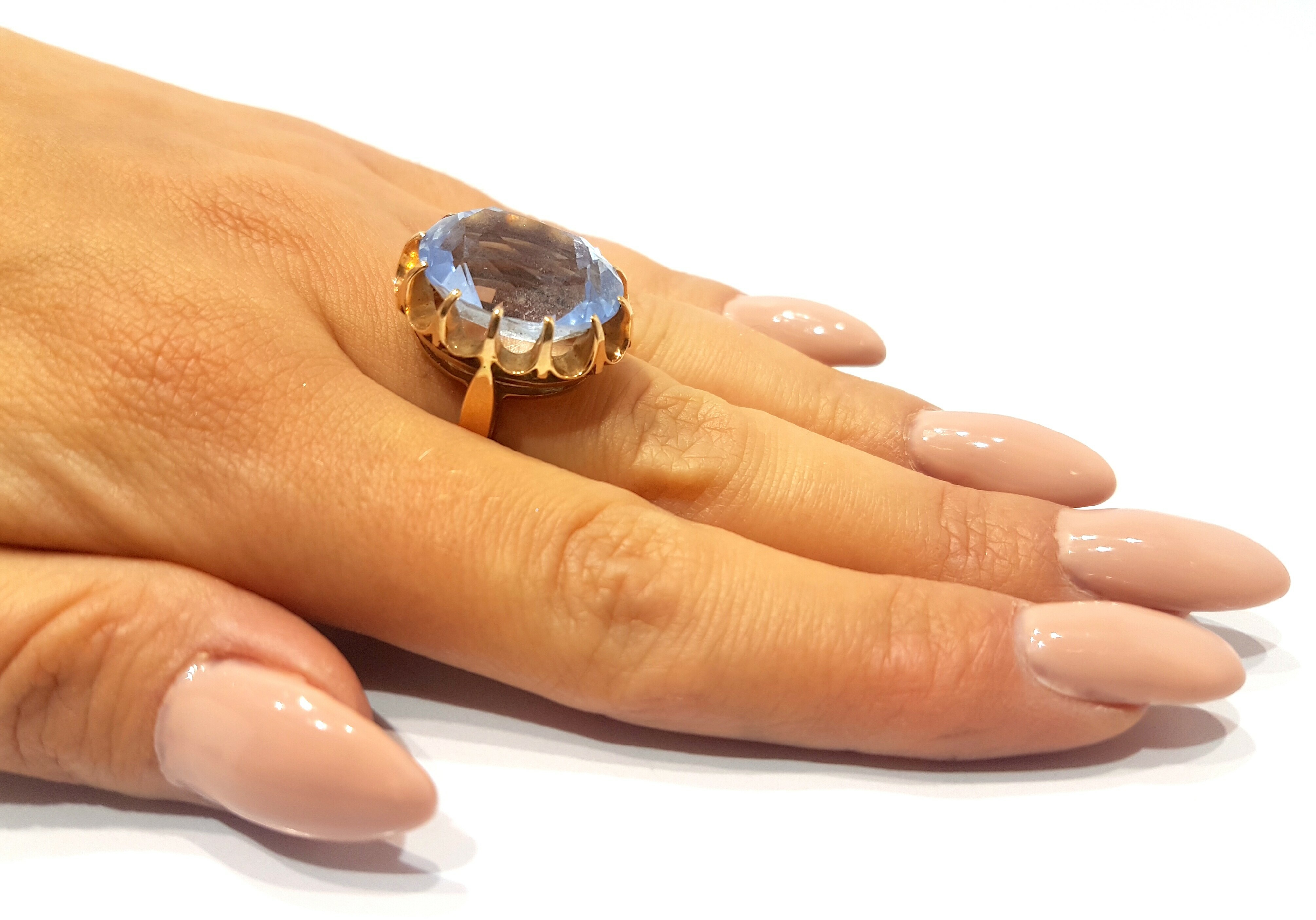 zloty-pierscionek-z-duzym-oczkiem-1095g-583-r17-plec-produkt-damski