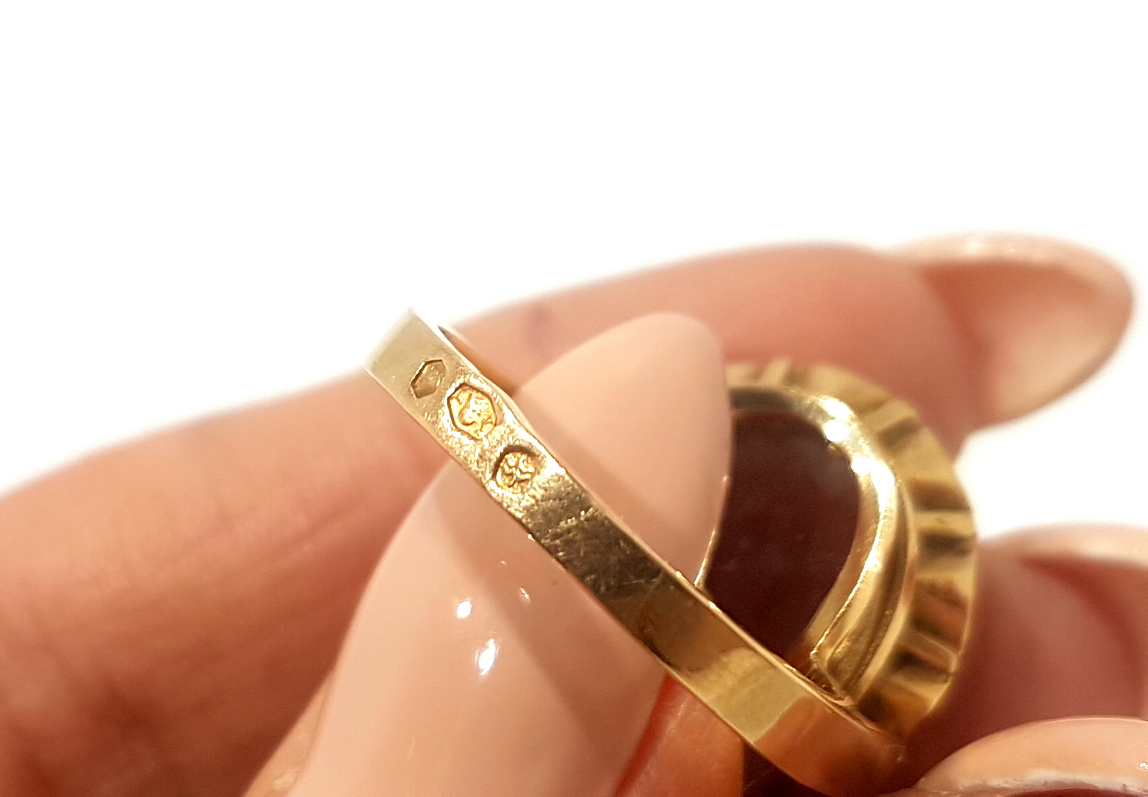 zloty-pierscionek-z-duzym-oczkiem-1095g-583-r17-kolor-dominujacy-zloty