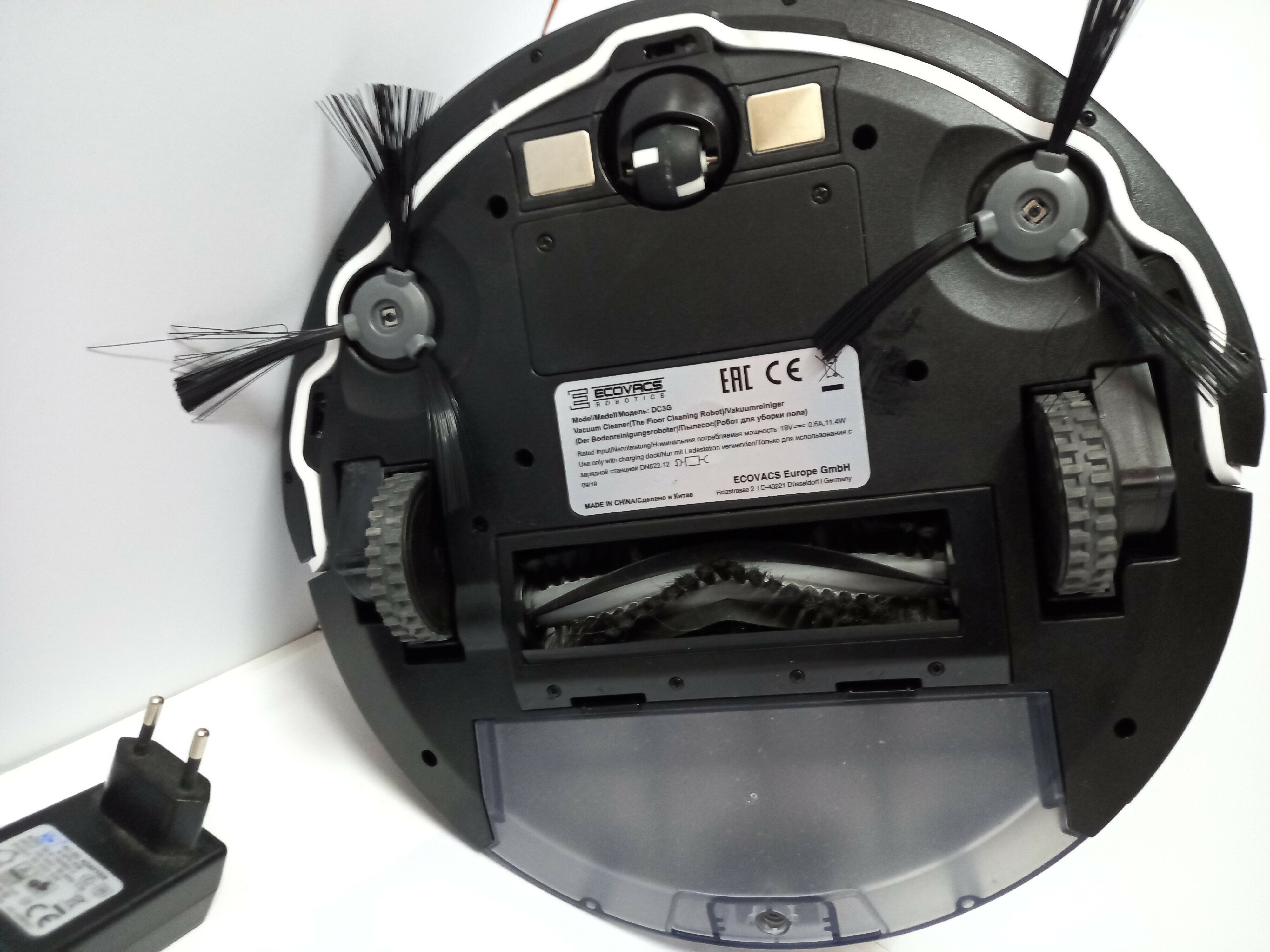 robot-sprzatajacy-ecovacs-deebot-500-stacja-kolor-dominujacy-czarny