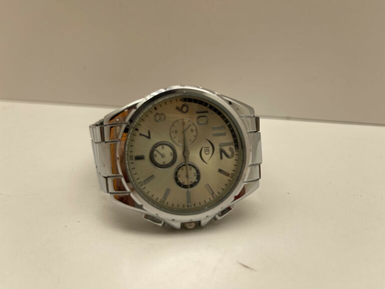 zegarek-meski-hd-na-bransolecie-wroclaw-jednosci-narodowej-45-sj-wroclaw