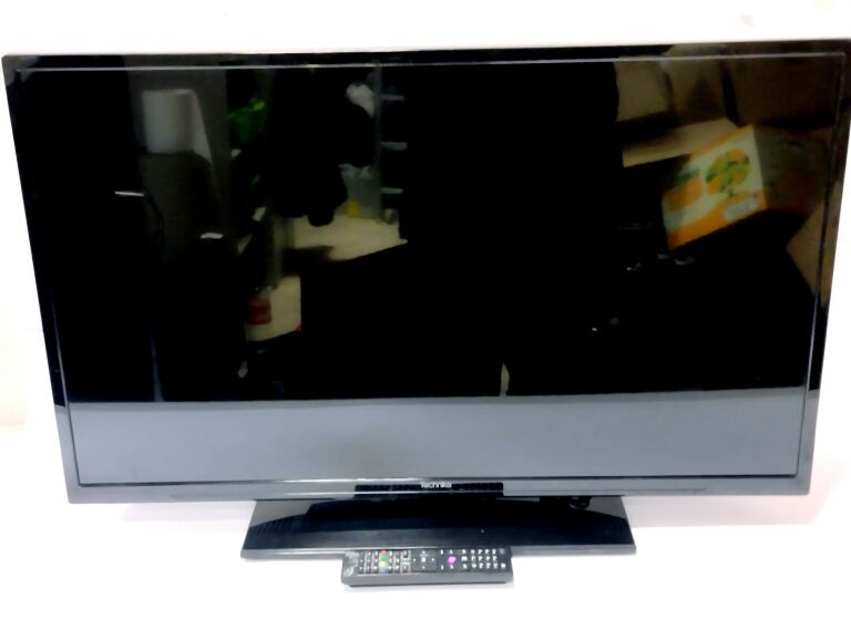 TELEWIZOR TECHNIKA 32" 904B AW14 + PILOT