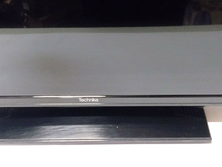 TELEWIZOR TECHNIKA 32" 904B AW14 + PILOT