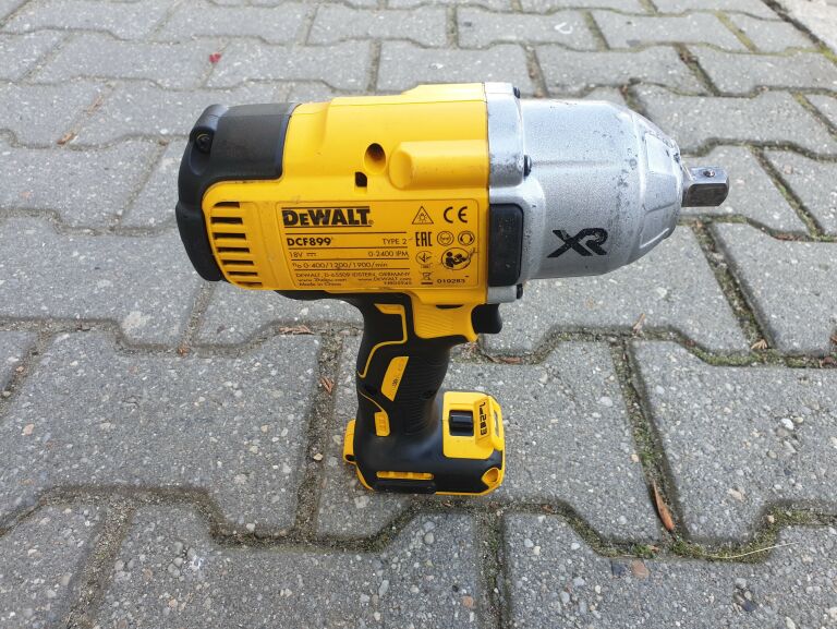 klucz-udarowy-dewalt-dcf899-12-950nm-2020r-zasilanie-akumulatorowe