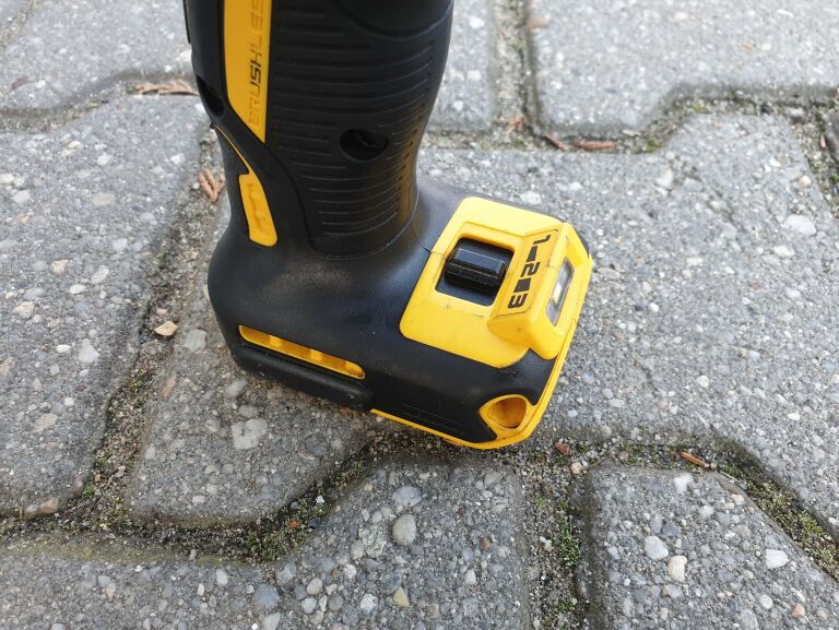 klucz-udarowy-dewalt-dcf899-12-950nm-2020r-rodzaj-silnika-silnik-bezszczotkowy