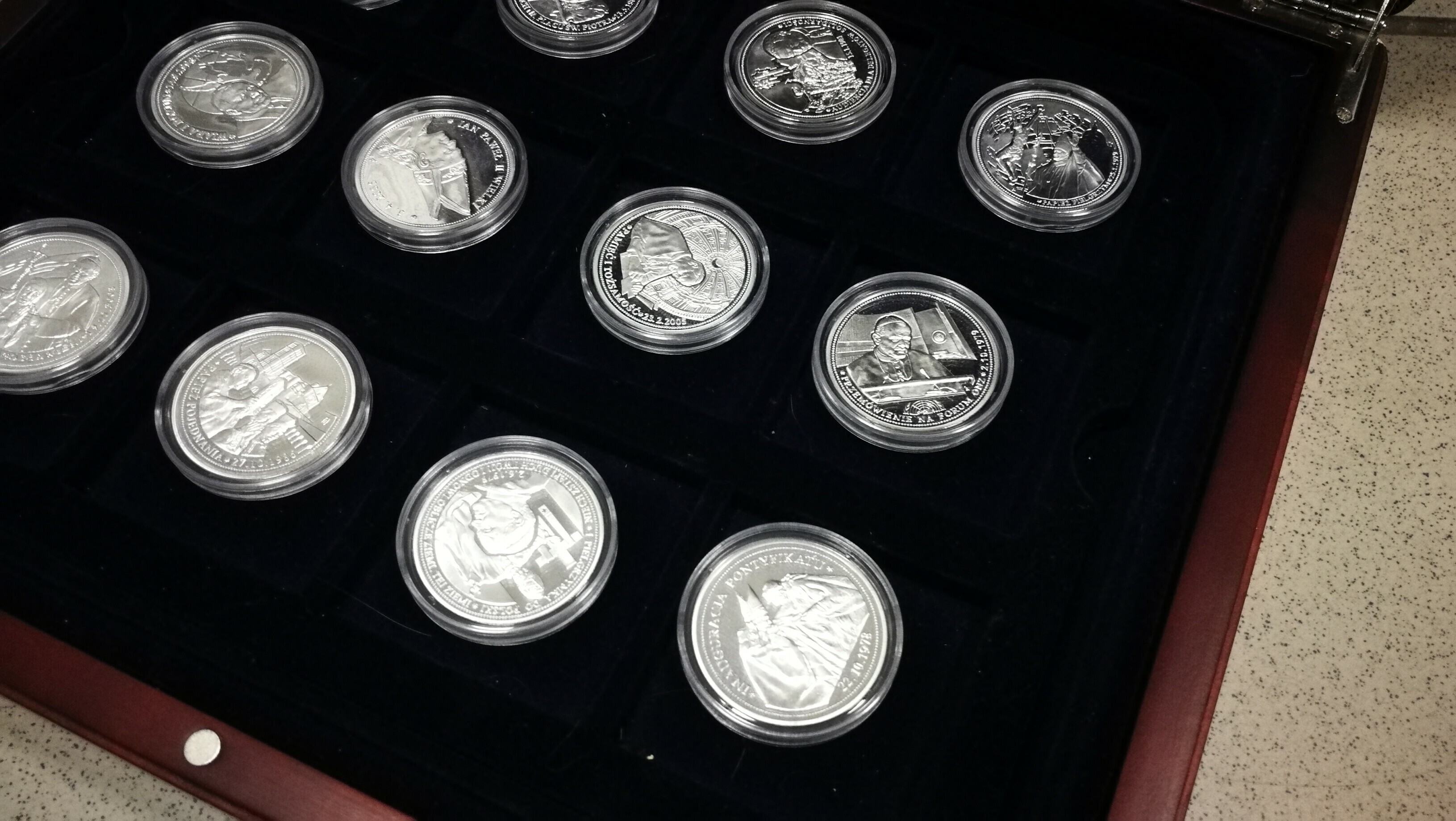 srebrne-monety-jan-pawel-ii-czlowiekswiat-at-at-at-kosciuszki-45-starogard-gdanski