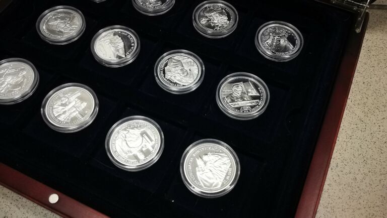 srebrne-monety-jan-pawel-ii-czlowiekswiat-at-at-at-kosciuszki-45-starogard-gdanski