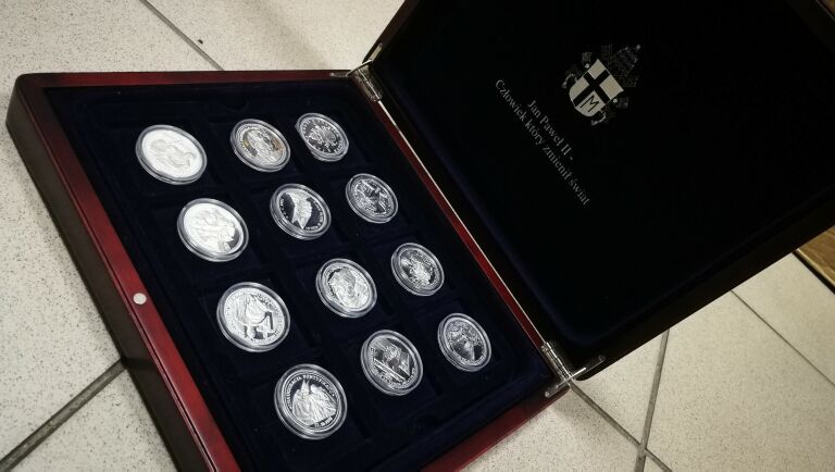 srebrne-monety-jan-pawel-ii-czlowiekswiat-at-at-at-kosciuszki-45-starogard-gdanski