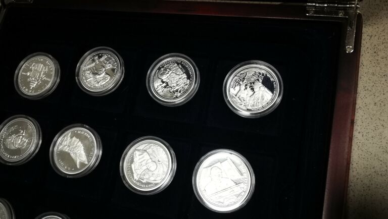 srebrne-monety-jan-pawel-ii-czlowiekswiat-at-at-at-kosciuszki-45-starogard-gdanski