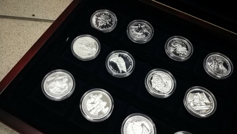 srebrne-monety-jan-pawel-ii-czlowiekswiat-at-at-at-kosciuszki-45-starogard-gdanski