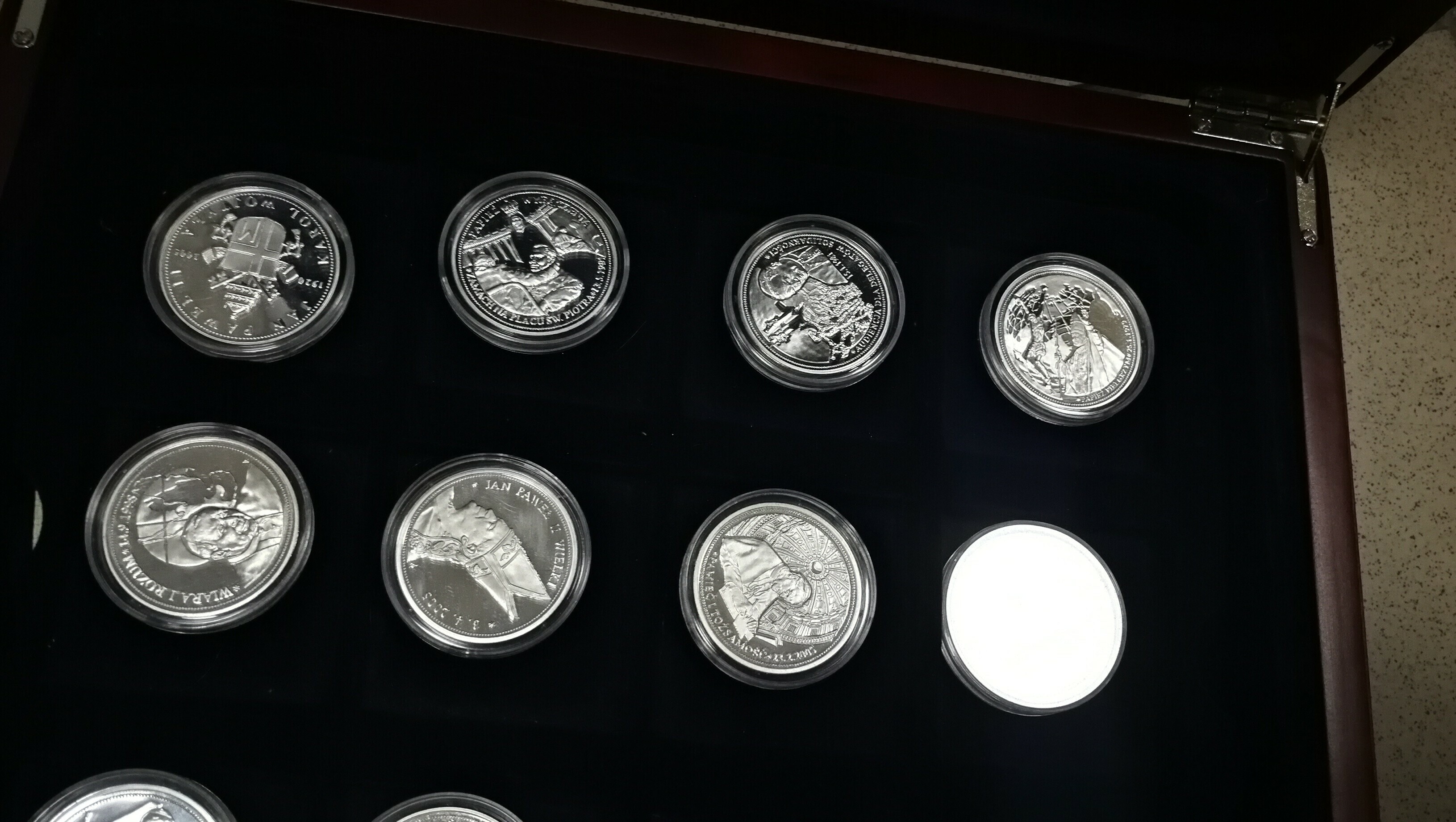 srebrne-monety-jan-pawel-ii-czlowiekswiat-at-at-at-kosciuszki-45-starogard-gdanski