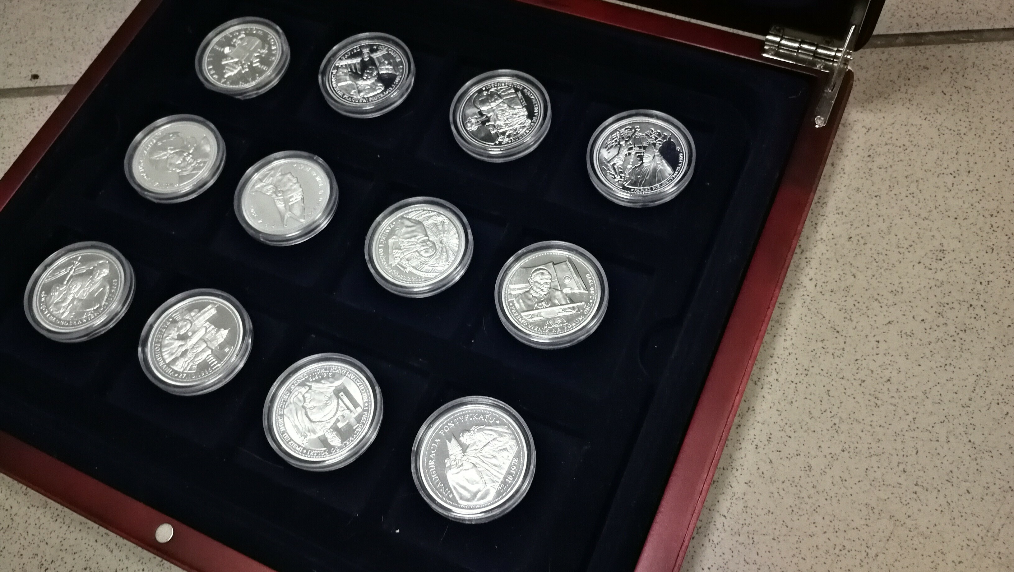 srebrne-monety-jan-pawel-ii-czlowiekswiat-at-at-at-kosciuszki-45-starogard-gdanski