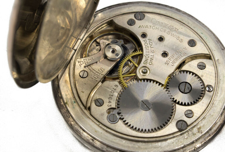 srebrny-zegarek-kieszonkowy-omega-7521541-grubosc-12