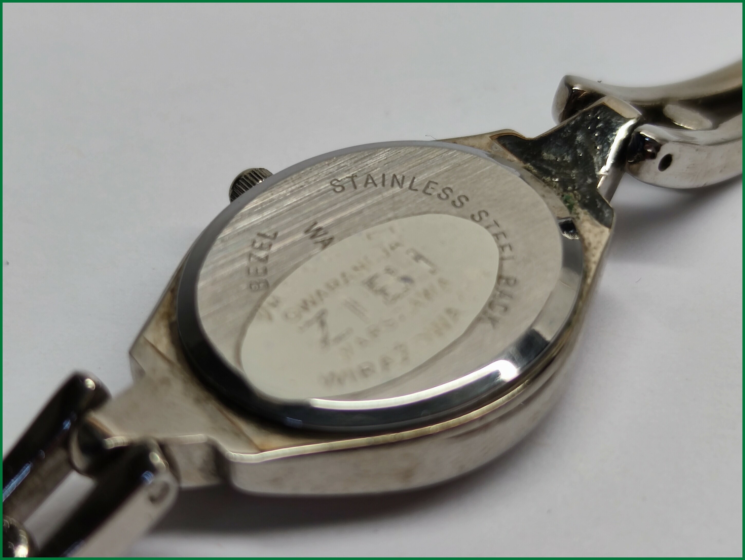 zegarek-damski-qq-f105-204-stan-uzywany