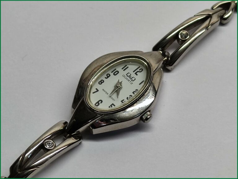 zegarek-damski-qq-f105-204-rodzaj-analogowe