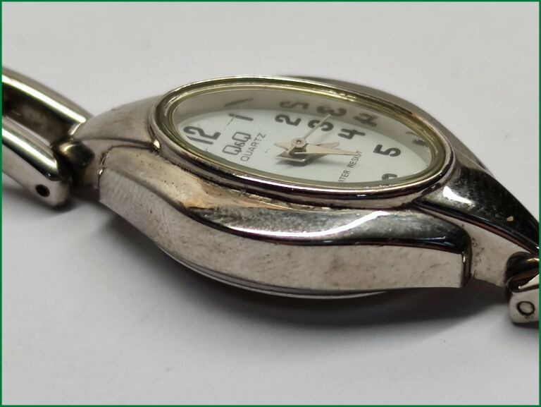 zegarek-damski-qq-f105-204-mechanizm-kwarcowy