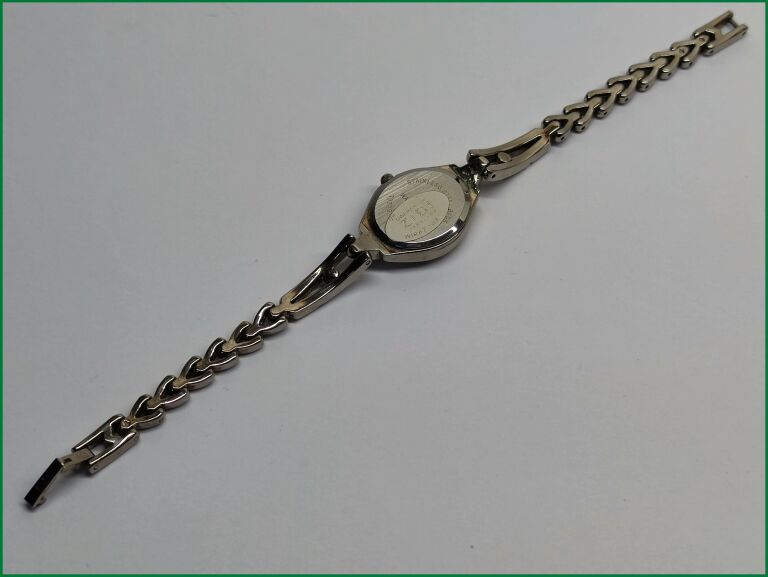 zegarek-damski-qq-f105-204-marka-qq