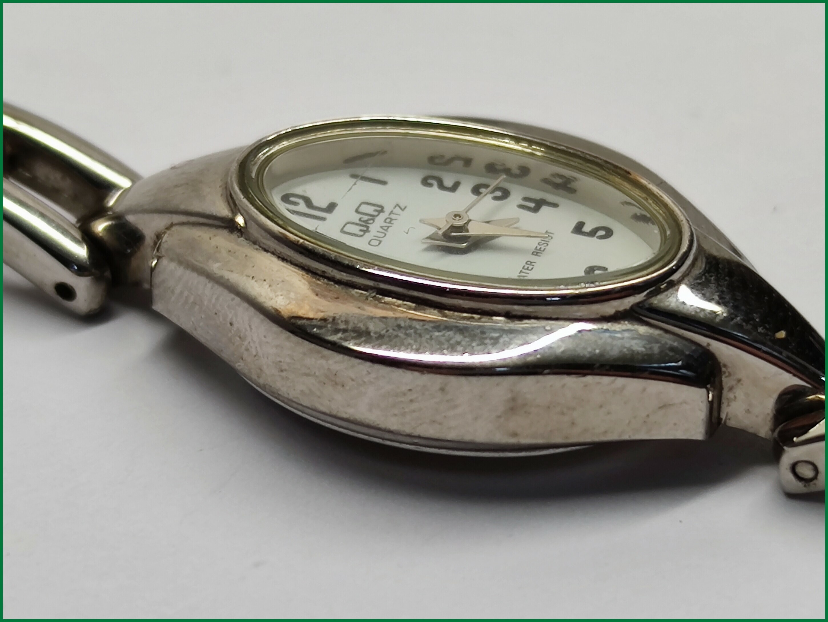 zegarek-damski-qq-f105-204-mechanizm-kwarcowy