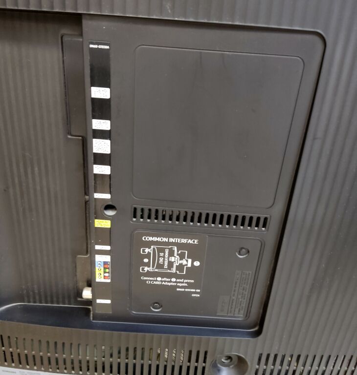 tv-samsung-55-ue55ku6100w-4k-smart-rysa-ean-8806088351025