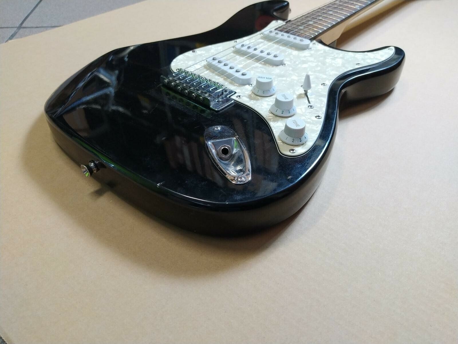 gitara-elektryczna-pokrowiec-kod-producenta-0000