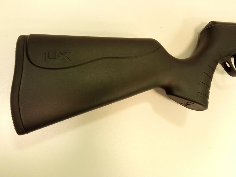 WIATRÓWKA UMAREX UX SYRIX 4,5 MM Z LUNETĄ 4X32