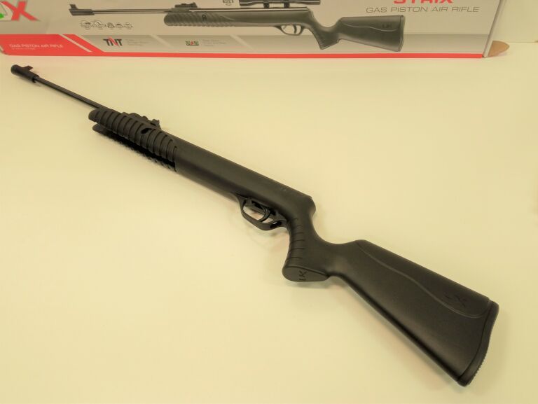 WIATRÓWKA UMAREX UX SYRIX 4,5 MM Z LUNETĄ 4X32