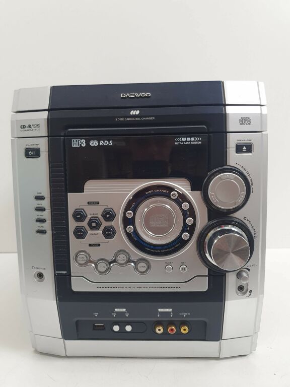 WIEZA DAEWO XG-646U + 2 GŁOŚNIKI