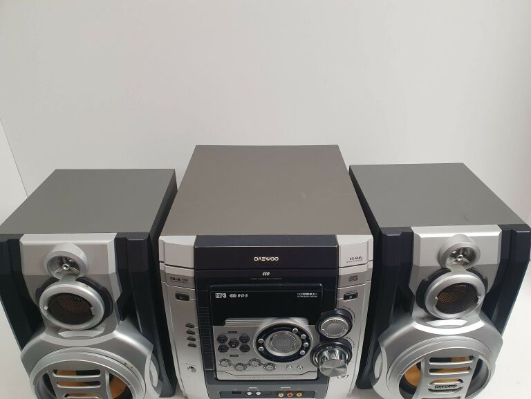 WIEZA DAEWO XG-646U + 2 GŁOŚNIKI