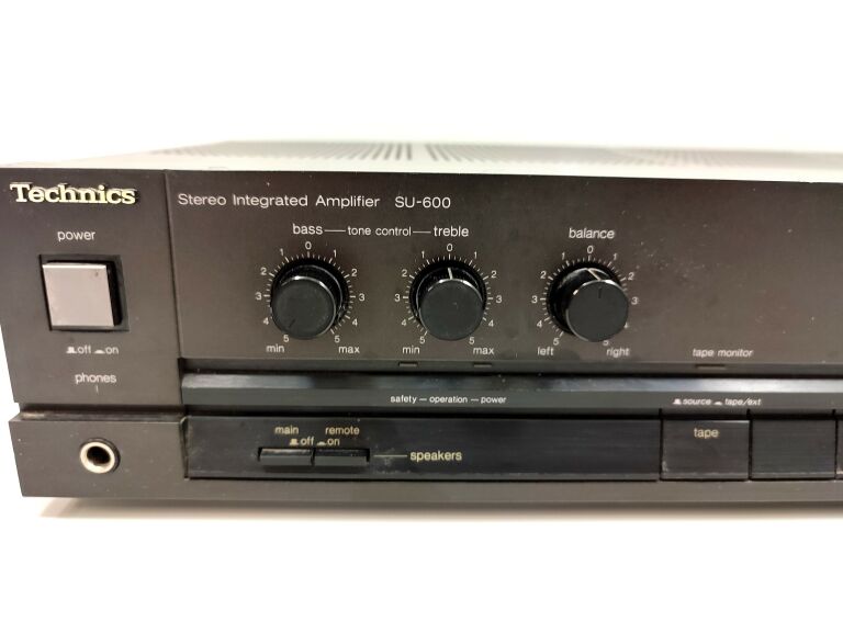 WZMACNIACZ TECHNICS SU-600
