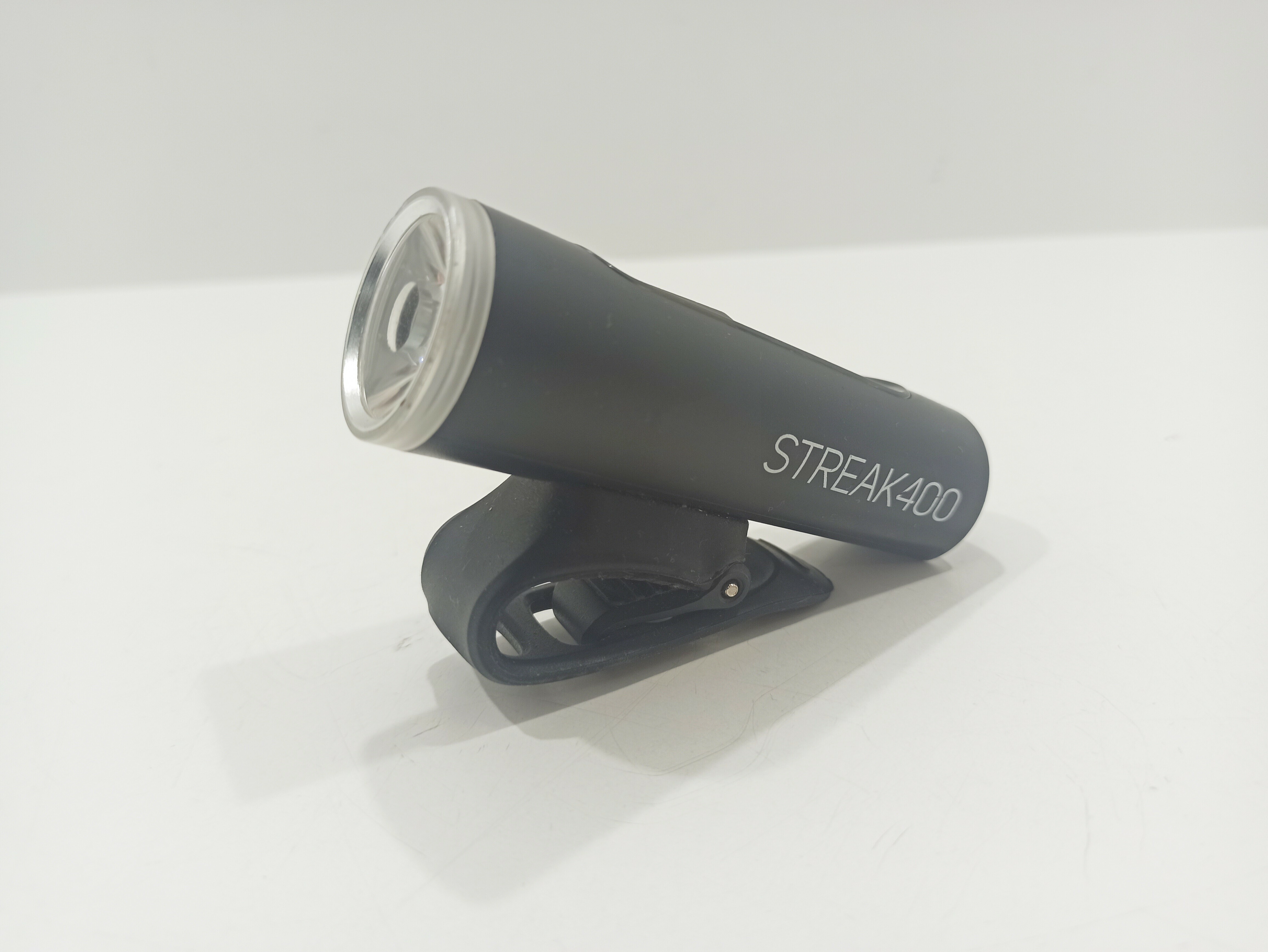 rowerowa-lampka-eyen-streak-400-stan-uzywany