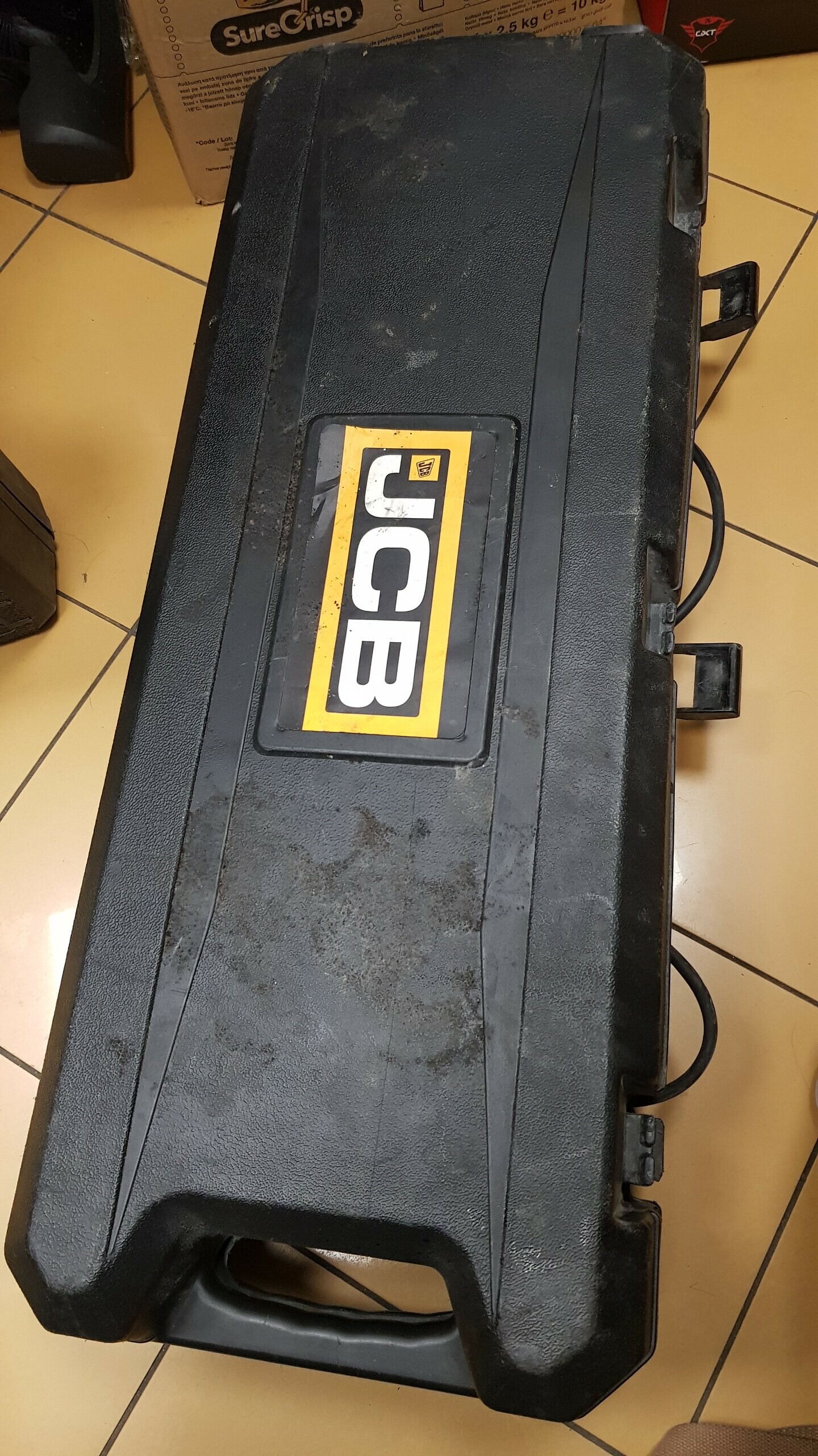 mlot-wyburzeniowy-jcb-drh-1750w-walizka-rodzaj-uchwytu-inny-uchwyt