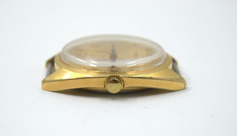 zegarek-wostok-17-kamieni-zlocony-ladny-funkcje-datownik