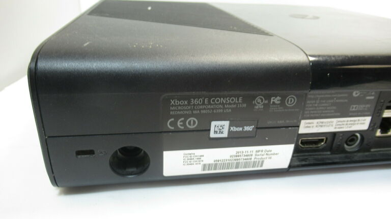 konsola-xbox-360-e-pad-okablowanie-kolor-czarny