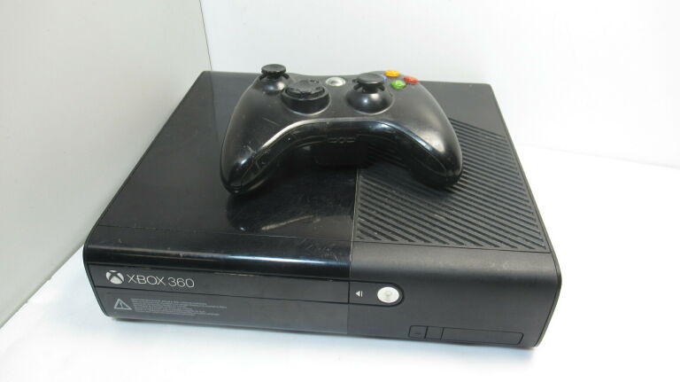 konsola-xbox-360-e-pad-okablowanie-wyszynskiego-24-tczew