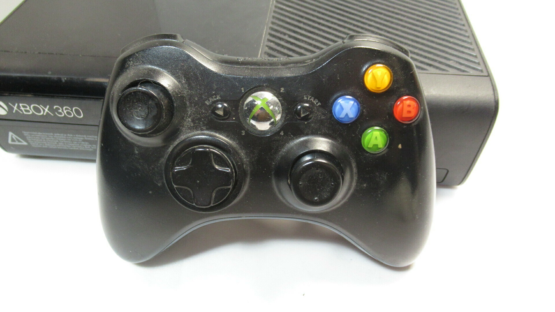 konsola-xbox-360-e-pad-okablowanie-stan-uzywany