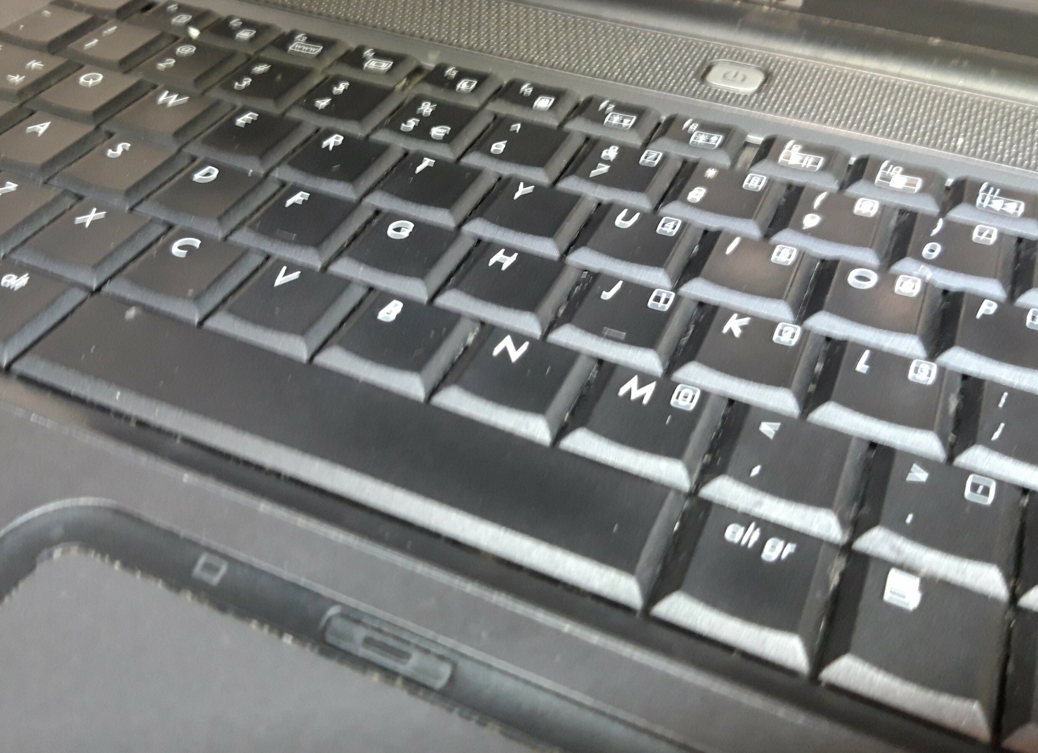 hp-g7000-celeron-5402gb-ram80gbwin7-opis-model-g7000