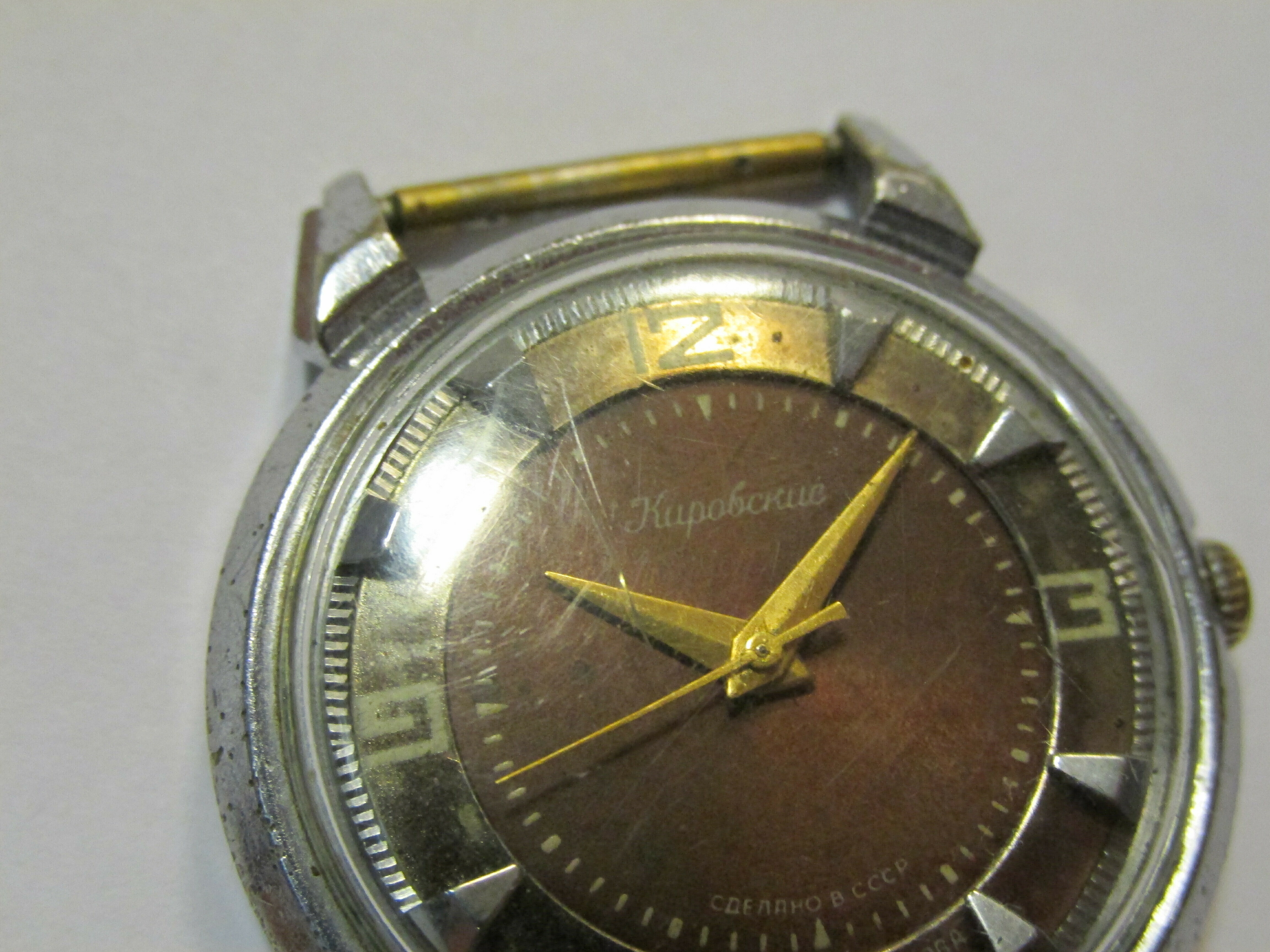 zegarek-nakrecany-kirowski-mechanizm-mechaniczny