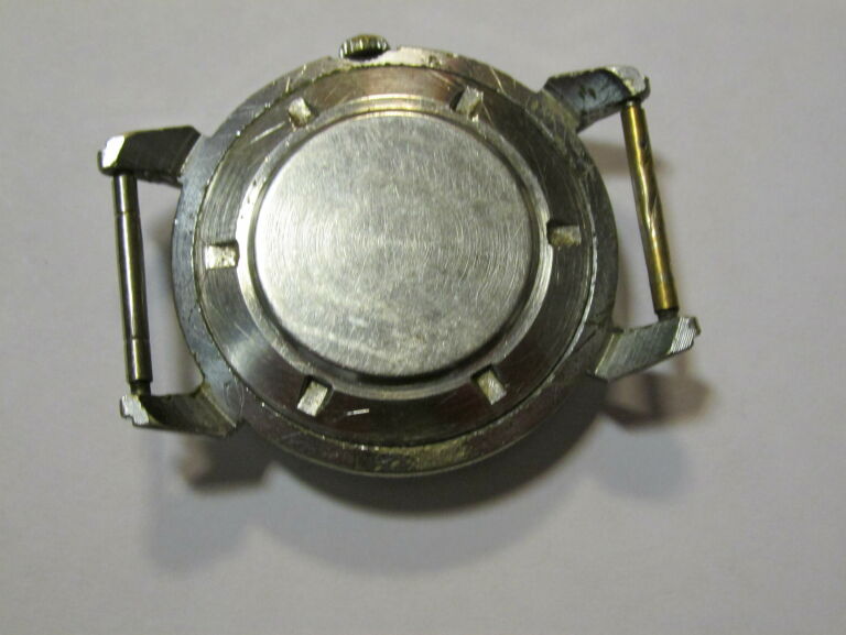 zegarek-nakrecany-kirowski-funkcje-brak