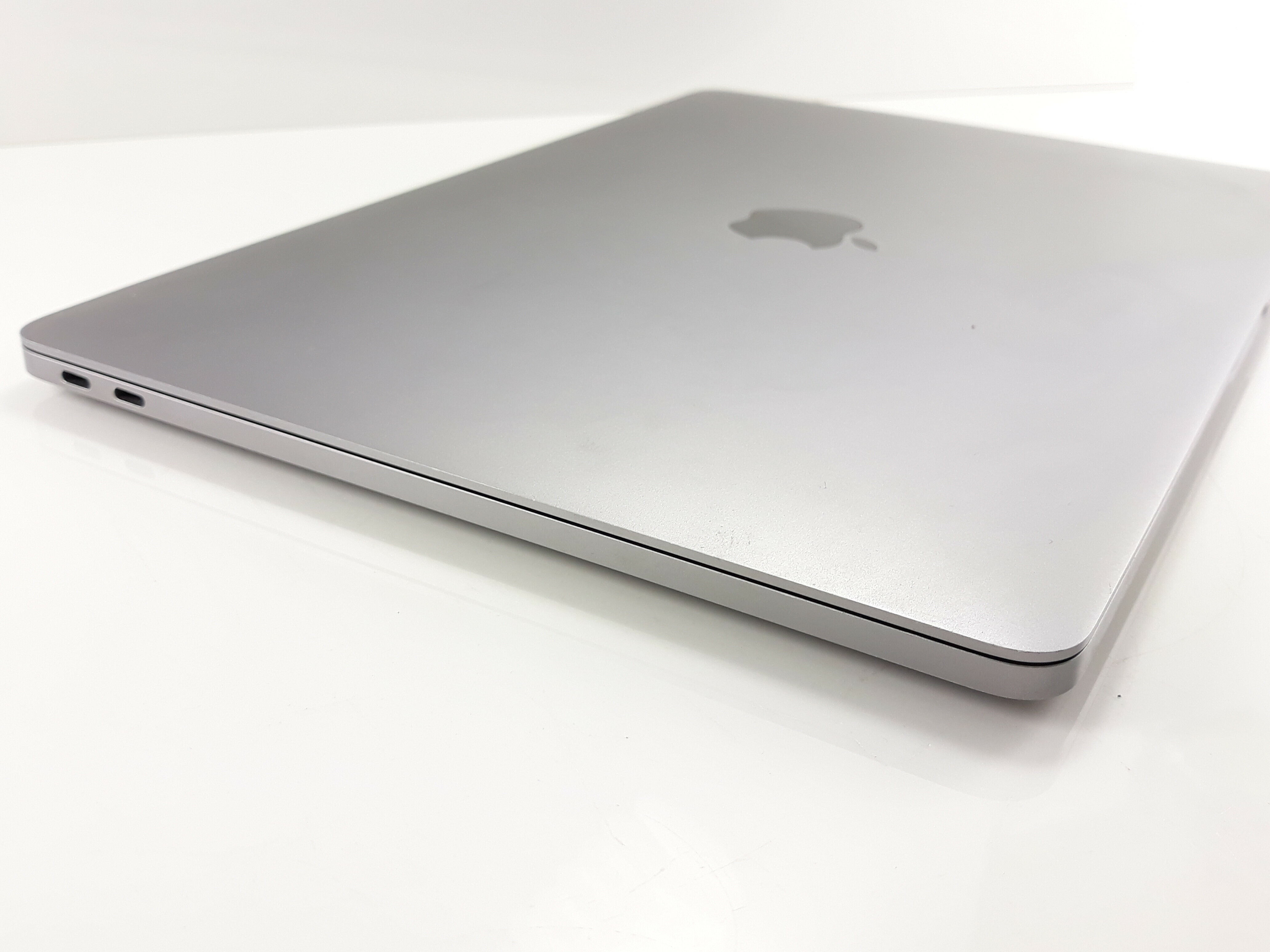 laptop-macbook-pro-2017-i5-ram-8128gb-komplet-rozdzielczosc-px-2560-x-1600