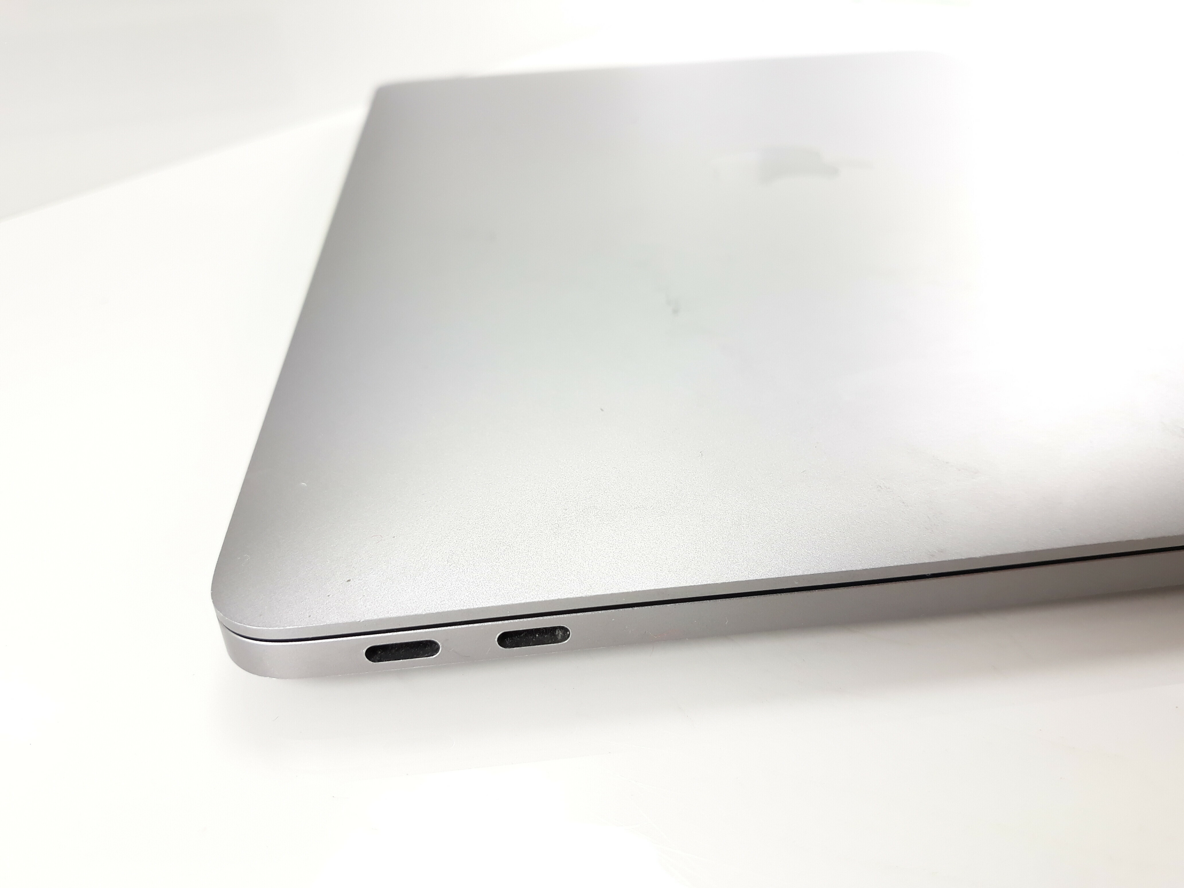 laptop-macbook-pro-2017-i5-ram-8128gb-komplet-seria-procesora-intel-core-i5