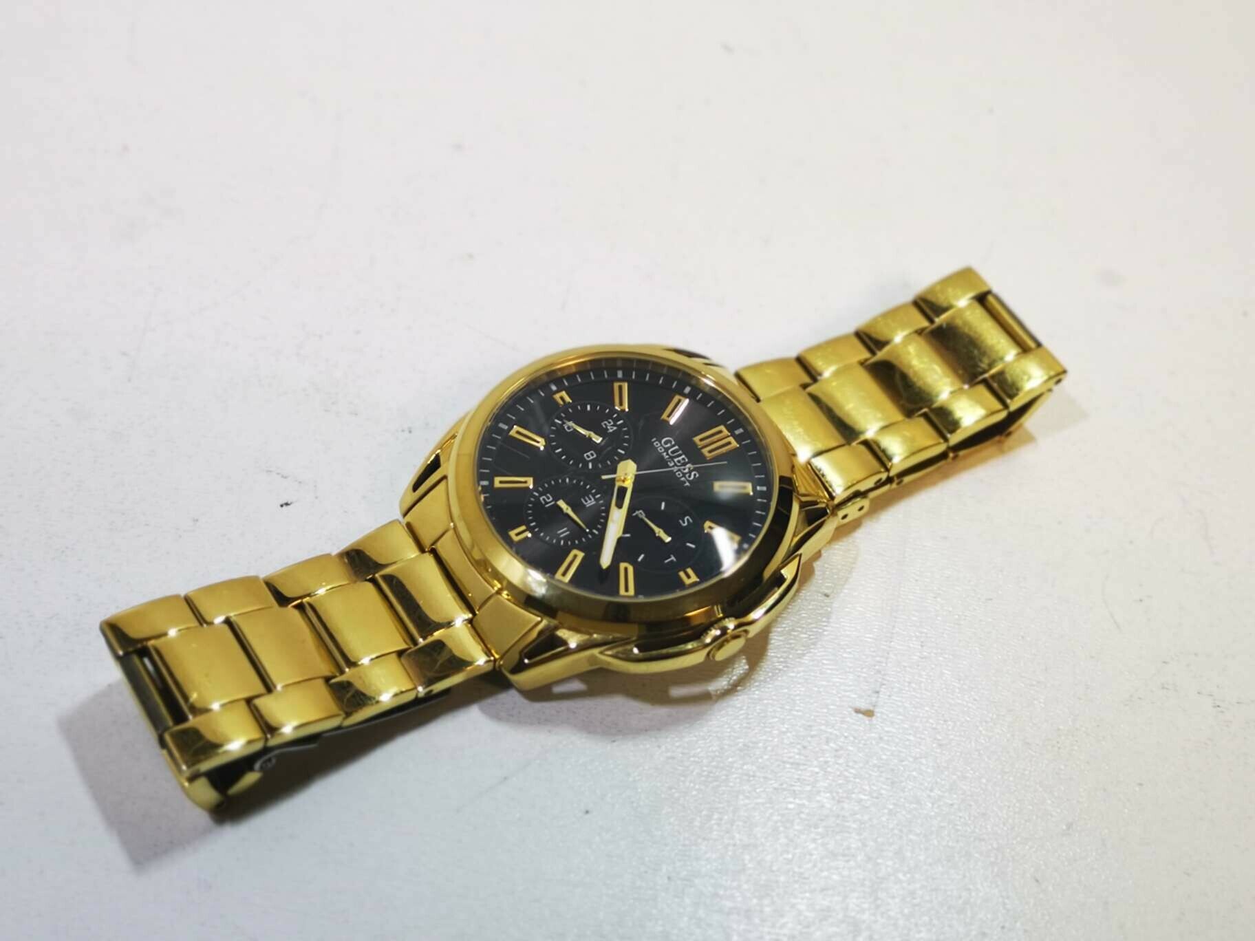 zegarek-guess-vertex-w1176g3-mechanizm-kwarcowy